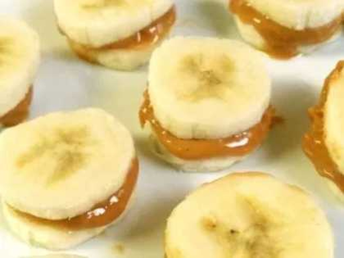 Plátano con caramelo, un snack con azúcares de absorción rápida